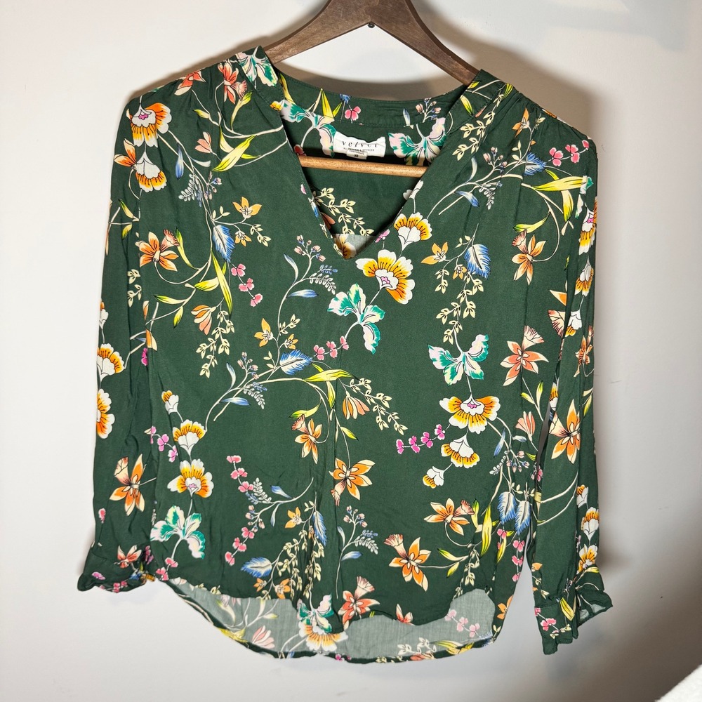 Velvet by Graham & Spencer Floral V-Neck Blouse Green Viscose XS Botanical Boho
